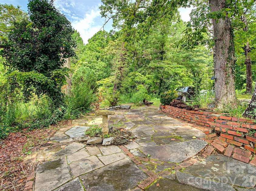70 Dogwood Drive, Hendersonville, NC 28791.  MLS# CAR4417177, YatesRealty ID 46697. 