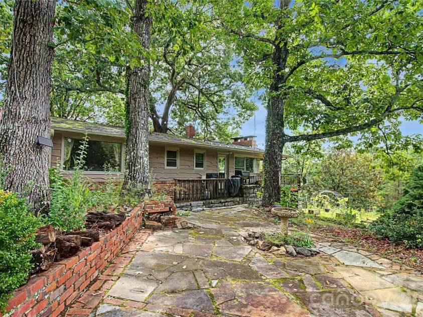 70 Dogwood Drive, Hendersonville, NC 28791.  MLS# CAR4417177, YatesRealty ID 46697. 