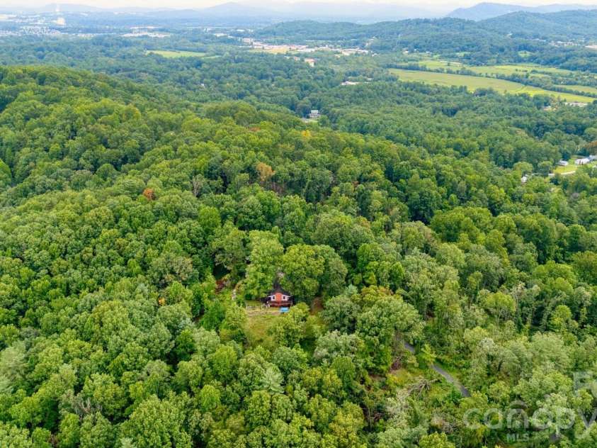 70 Dogwood Drive, Hendersonville, NC 28791.  MLS# CAR4417177, YatesRealty ID 46697. 