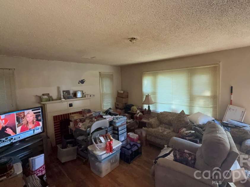 1932 Dacian Street, Winston Salem, NC 27107.  MLS# CAR4418071, YatesRealty ID 46699. 