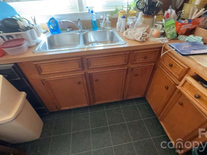 1932 Dacian Street, Winston Salem, NC 27107.  MLS# CAR4418071, YatesRealty ID 46699. 