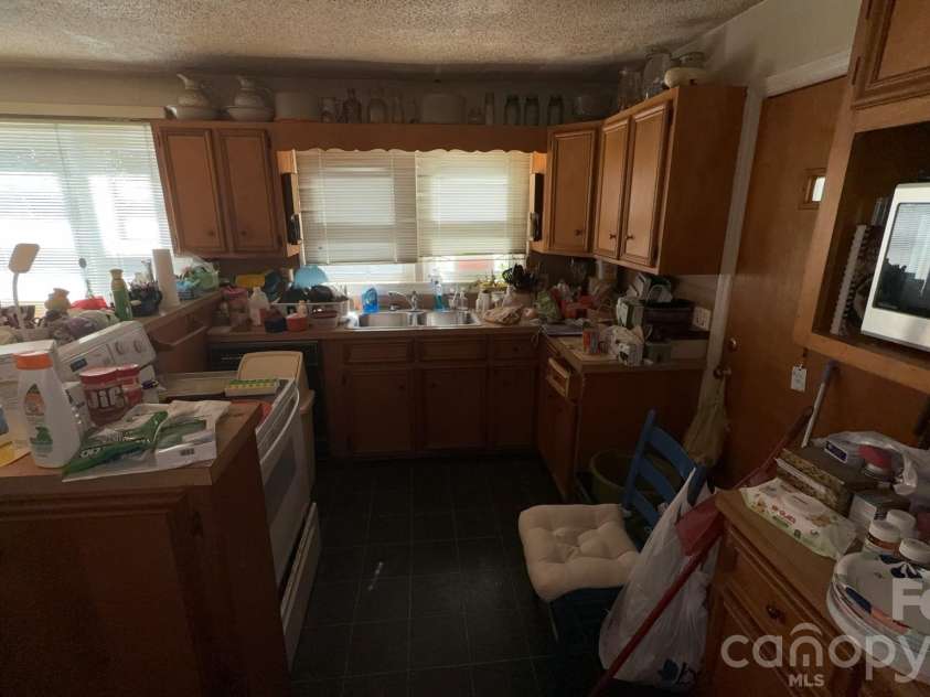 1932 Dacian Street, Winston Salem, NC 27107.  MLS# CAR4418071, YatesRealty ID 46699. 