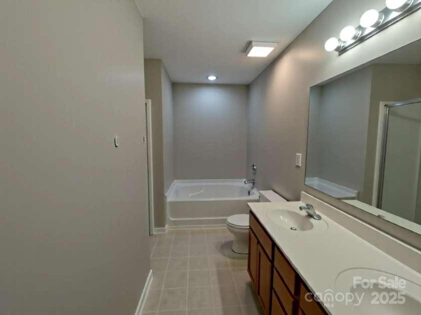 8644 Old Potters Road, Charlotte, NC 28269.  MLS# CAR4290661, YatesRealty ID 467. Master Bath