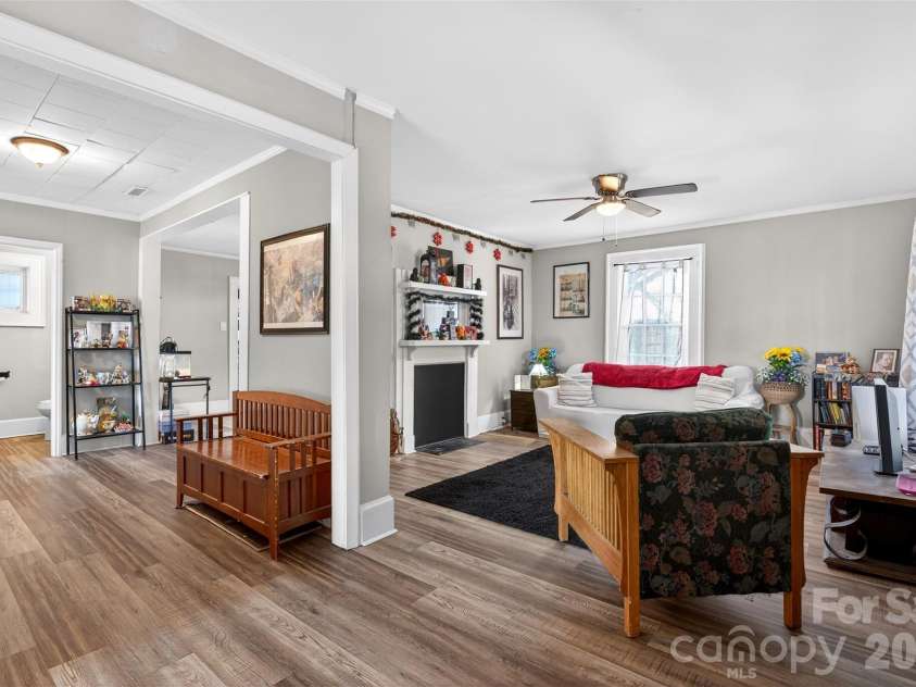 121 Holland Street, Gaffney, SC 29341.  MLS# CAR4346249, YatesRealty ID 4670. 