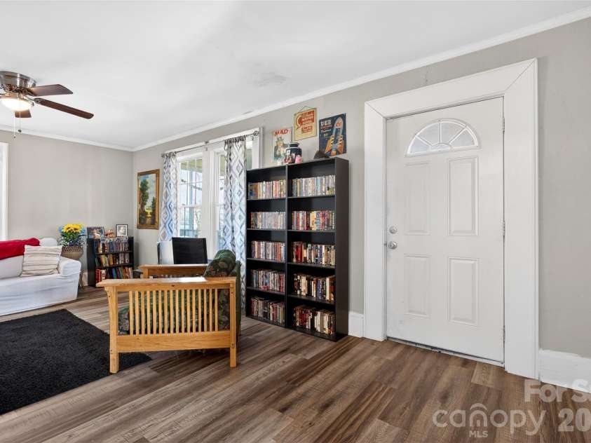 121 Holland Street, Gaffney, SC 29341.  MLS# CAR4346249, YatesRealty ID 4670. 