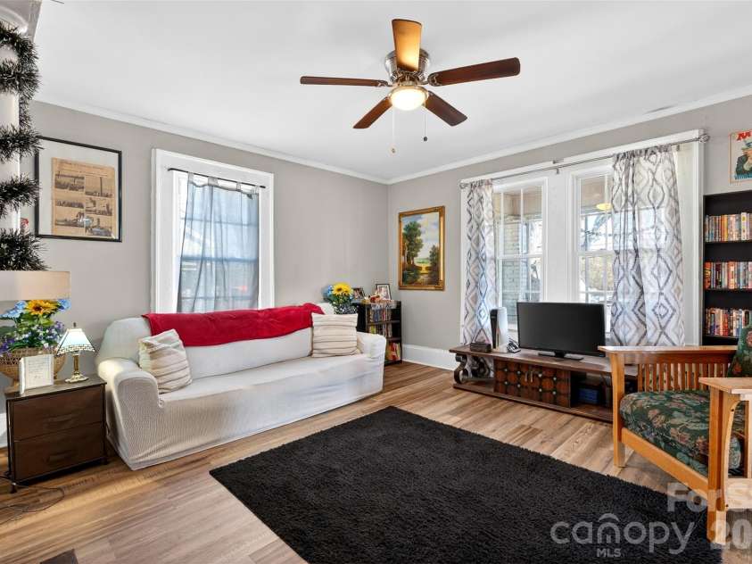 121 Holland Street, Gaffney, SC 29341.  MLS# CAR4346249, YatesRealty ID 4670. 