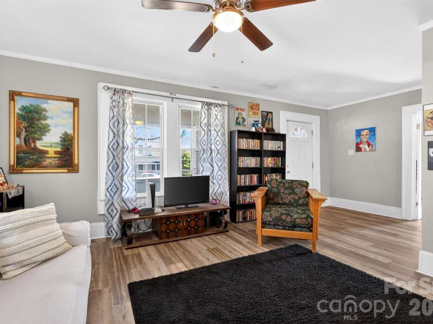 121 Holland Street, Gaffney, SC 29341.  MLS# CAR4346249, YatesRealty ID 4670. 