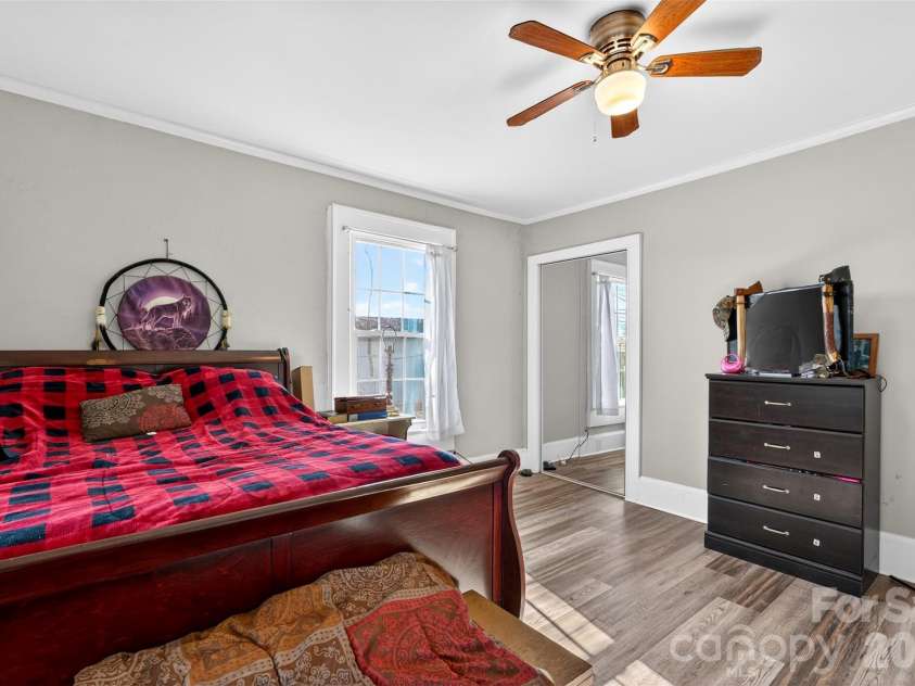 121 Holland Street, Gaffney, SC 29341.  MLS# CAR4346249, YatesRealty ID 4670. 