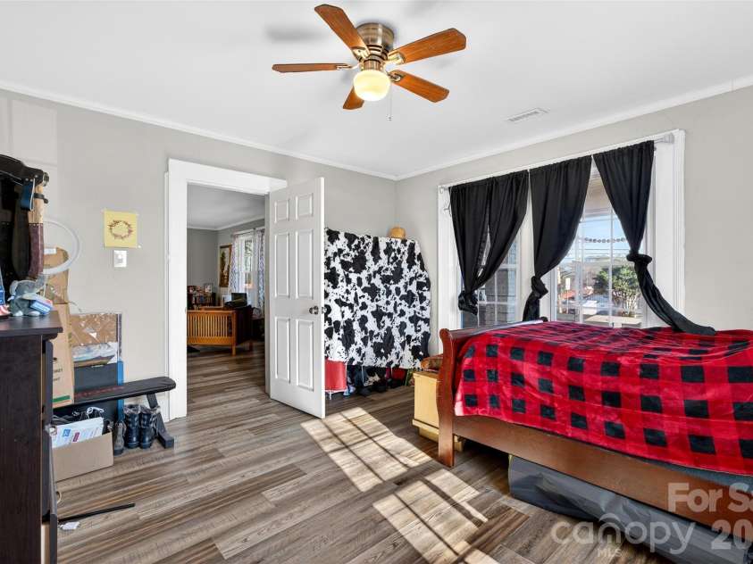 121 Holland Street, Gaffney, SC 29341.  MLS# CAR4346249, YatesRealty ID 4670. 