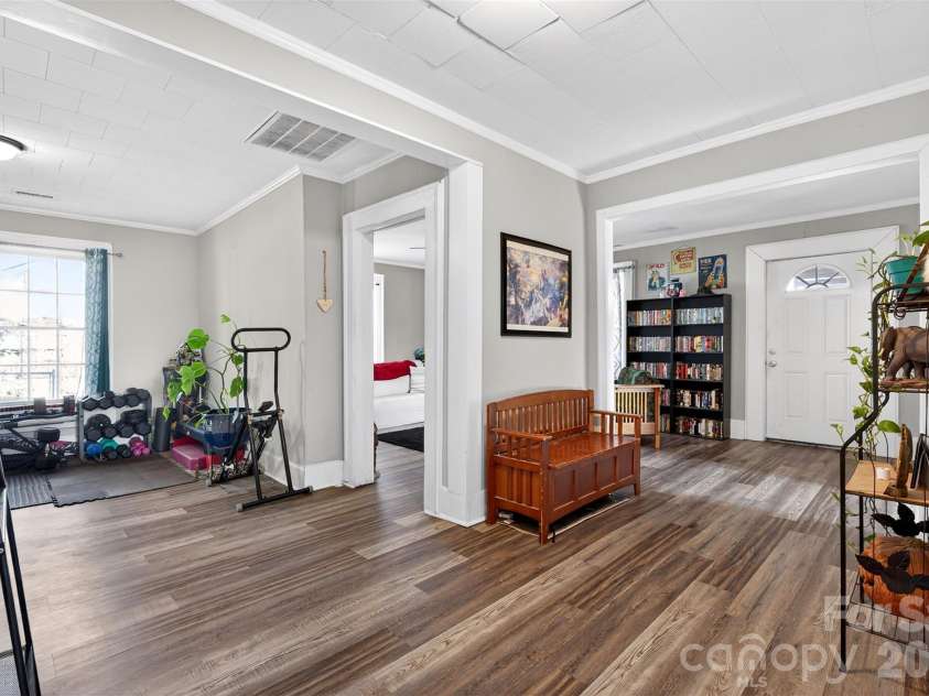 121 Holland Street, Gaffney, SC 29341.  MLS# CAR4346249, YatesRealty ID 4670. 