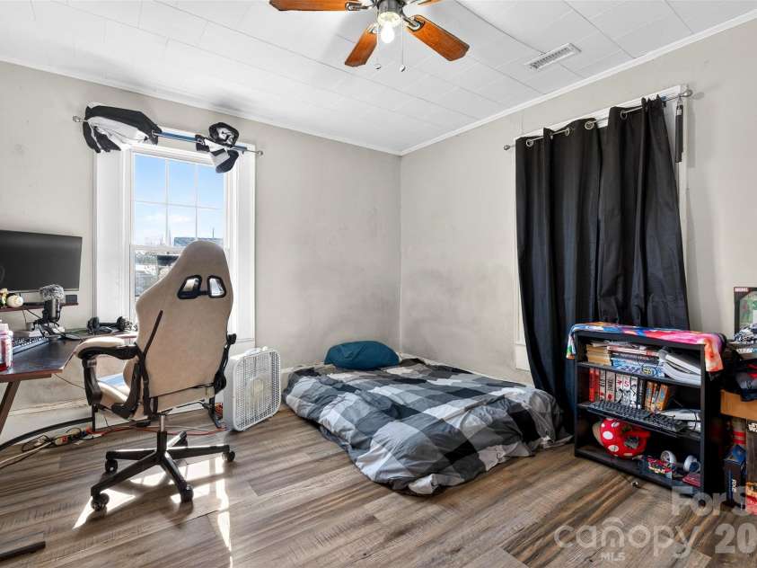 121 Holland Street, Gaffney, SC 29341.  MLS# CAR4346249, YatesRealty ID 4670. 