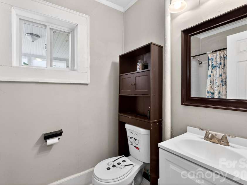 121 Holland Street, Gaffney, SC 29341.  MLS# CAR4346249, YatesRealty ID 4670. 