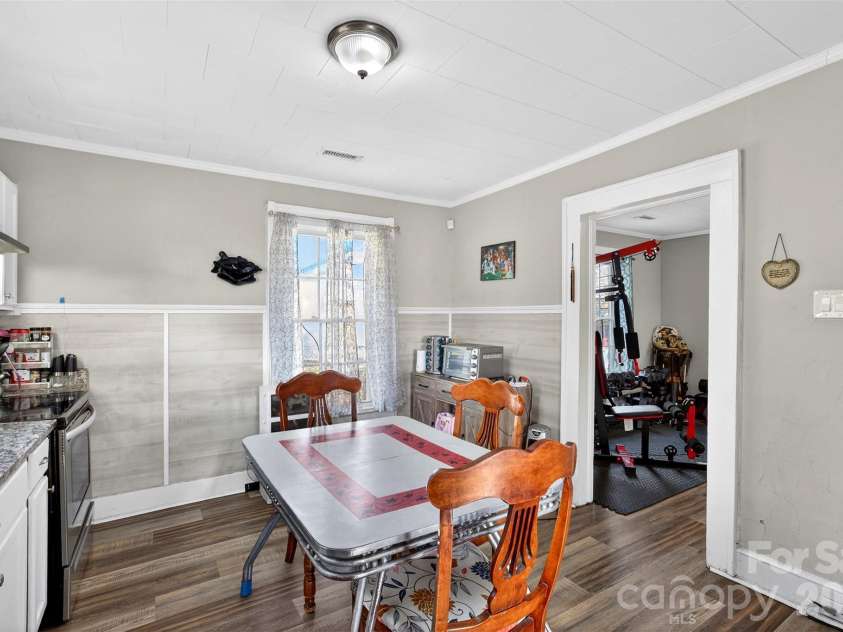 121 Holland Street, Gaffney, SC 29341.  MLS# CAR4346249, YatesRealty ID 4670. 