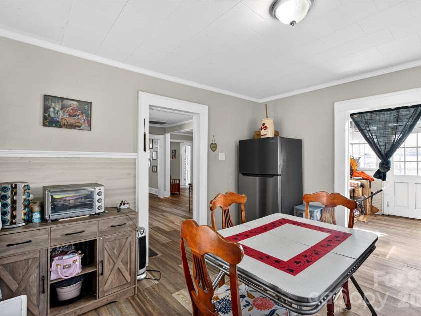 121 Holland Street, Gaffney, SC 29341.  MLS# CAR4346249, YatesRealty ID 4670. 