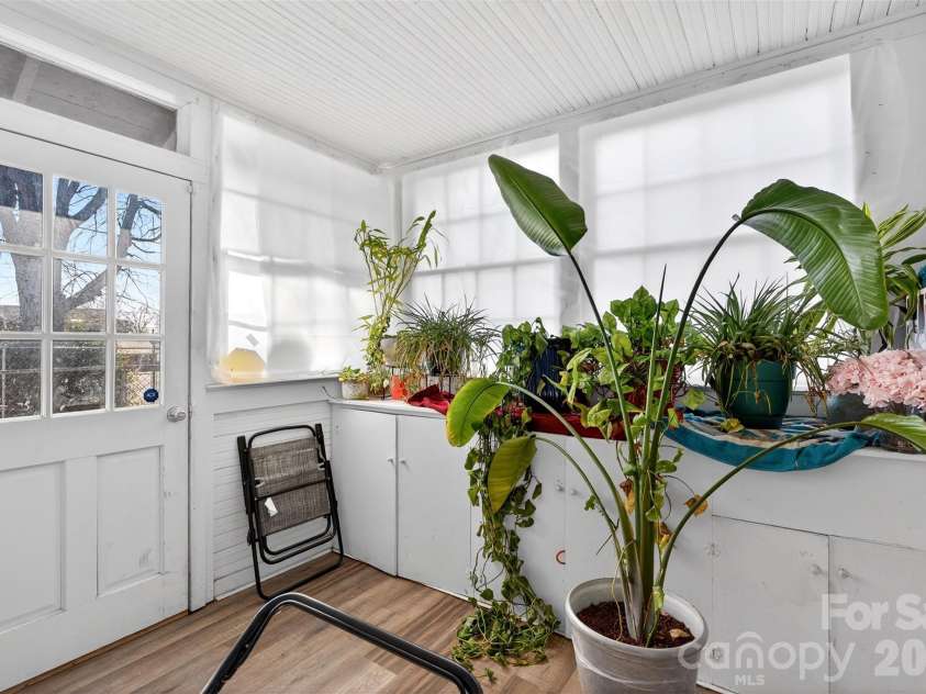 121 Holland Street, Gaffney, SC 29341.  MLS# CAR4346249, YatesRealty ID 4670. 