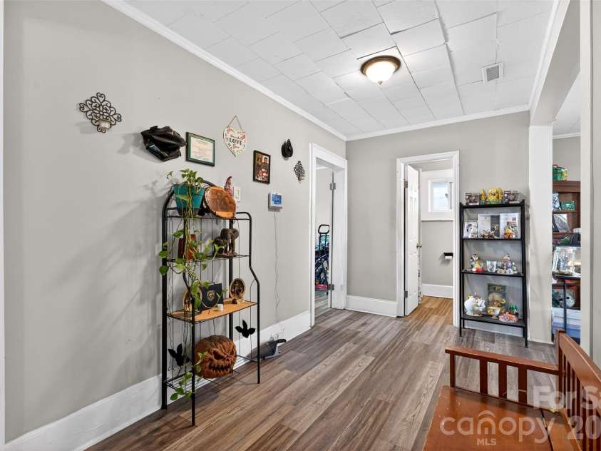 121 Holland Street, Gaffney, SC 29341.  MLS# CAR4346249, YatesRealty ID 4670. 