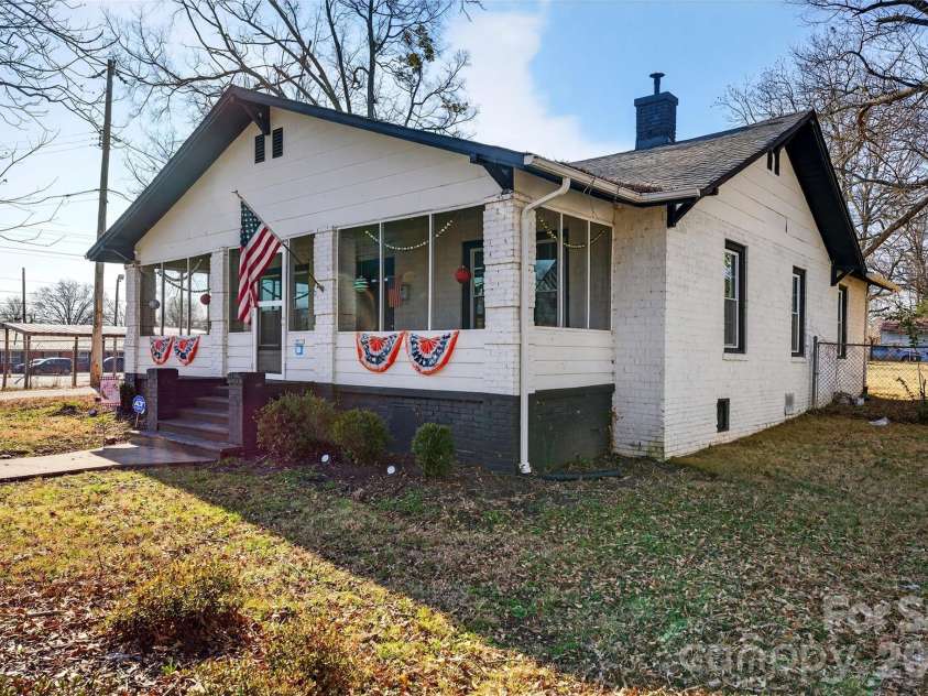 121 Holland Street, Gaffney, SC 29341.  MLS# CAR4346249, YatesRealty ID 4670. 