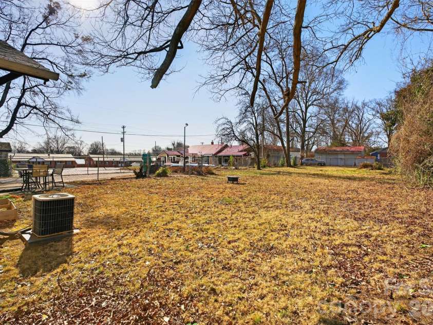 121 Holland Street, Gaffney, SC 29341.  MLS# CAR4346249, YatesRealty ID 4670. 