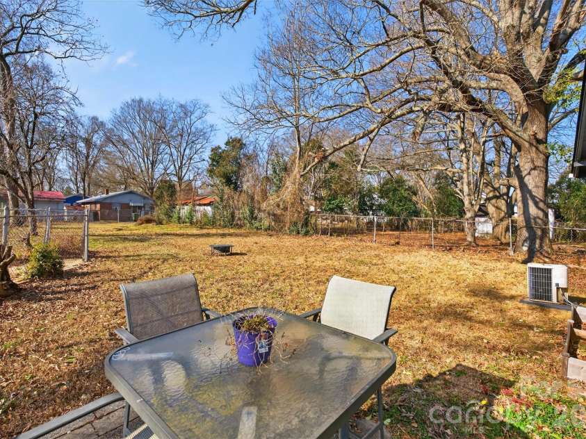 121 Holland Street, Gaffney, SC 29341.  MLS# CAR4346249, YatesRealty ID 4670. 