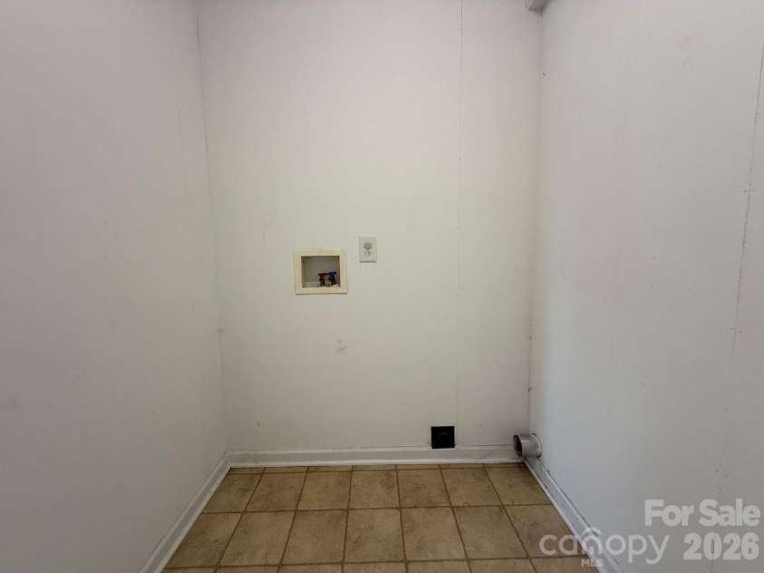 1351 Aspen Street, Lincolnton, NC 28092.  MLS# CAR4416224, YatesRealty ID 46700. Laundry room - off mud room