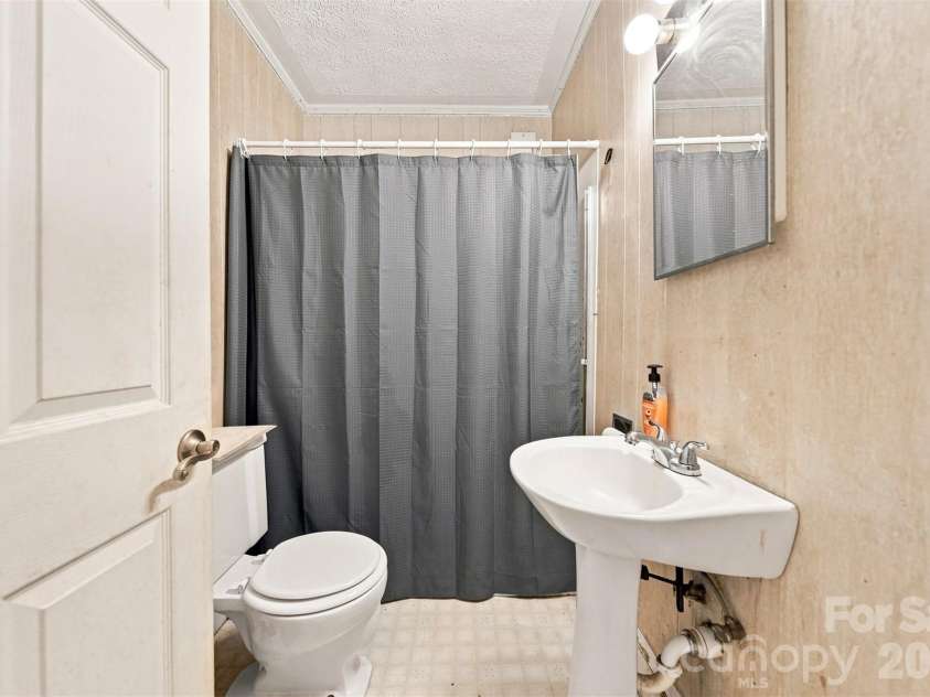 1261 Davis Road, Lincolnton, NC 28092.  MLS# CAR4404751, YatesRealty ID 46702. 
