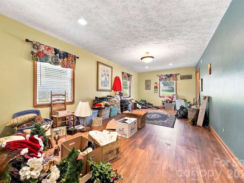 1261 Davis Road, Lincolnton, NC 28092.  MLS# CAR4404751, YatesRealty ID 46702. Den/Family room
