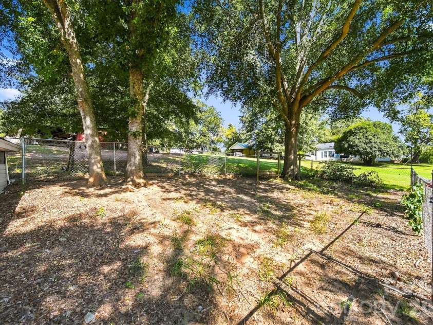 1261 Davis Road, Lincolnton, NC 28092.  MLS# CAR4404751, YatesRealty ID 46702. Fenced dog lot