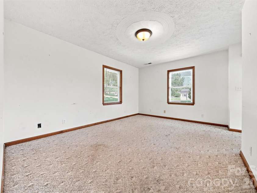 1261 Davis Road, Lincolnton, NC 28092.  MLS# CAR4404751, YatesRealty ID 46702. Flex area upstairs