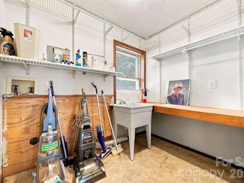 1261 Davis Road, Lincolnton, NC 28092.  MLS# CAR4404751, YatesRealty ID 46702. Laundry