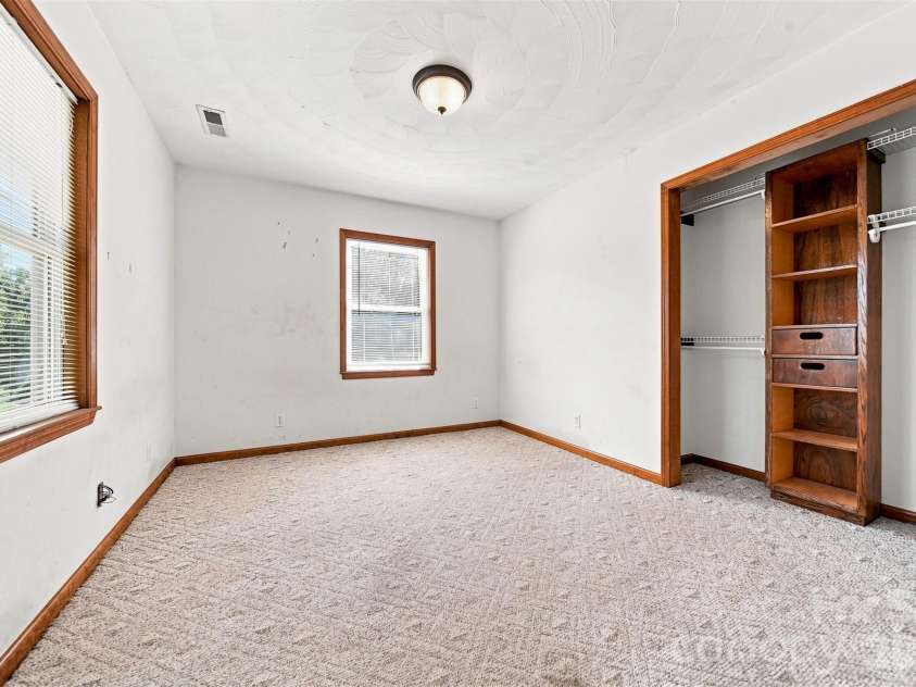 1261 Davis Road, Lincolnton, NC 28092.  MLS# CAR4404751, YatesRealty ID 46702. Upstairs bedroom