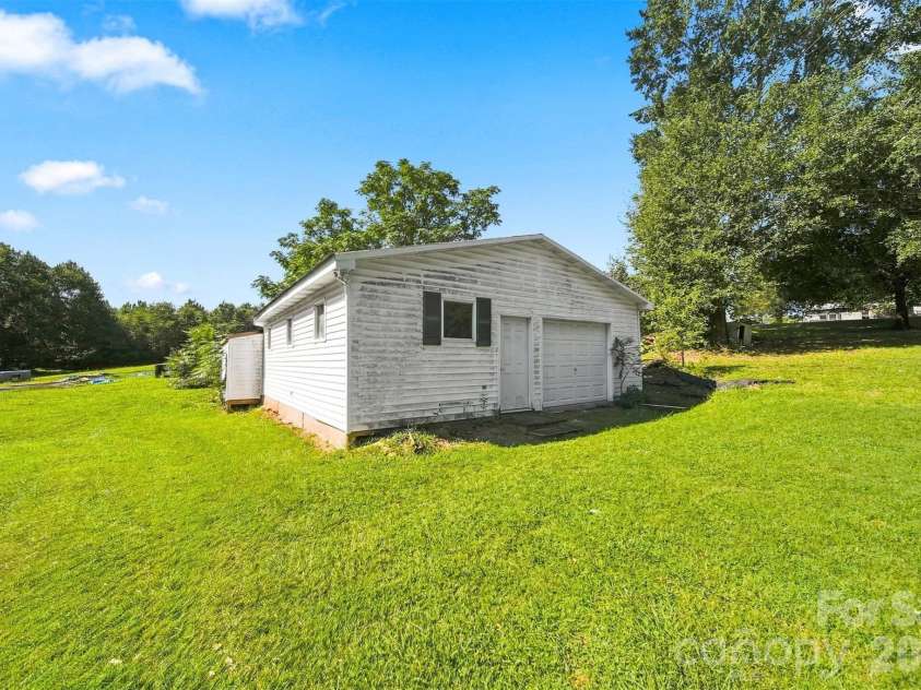 1261 Davis Road, Lincolnton, NC 28092.  MLS# CAR4404751, YatesRealty ID 46702. Wired workshop with office area.