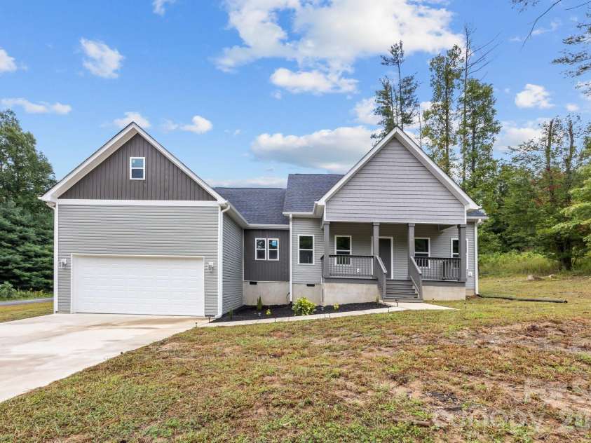 79 Crystal Mountain Drive, Hendersonville, NC 28739.  MLS# CAR4405803, YatesRealty ID 46705. 