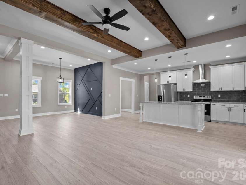 79 Crystal Mountain Drive, Hendersonville, NC 28739.  MLS# CAR4405803, YatesRealty ID 46705. 