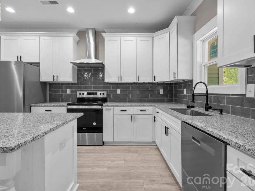 79 Crystal Mountain Drive, Hendersonville, NC 28739.  MLS# CAR4405803, YatesRealty ID 46705. 