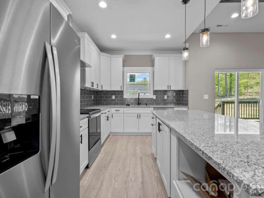 79 Crystal Mountain Drive, Hendersonville, NC 28739.  MLS# CAR4405803, YatesRealty ID 46705. 