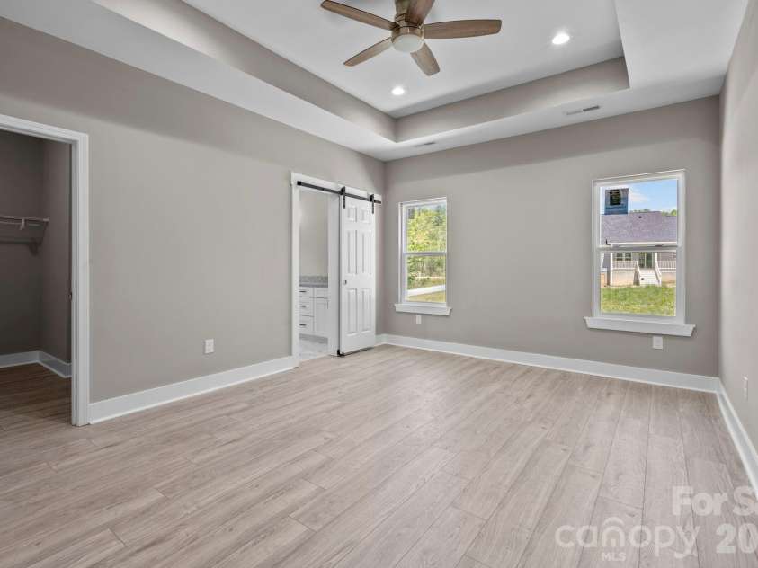 79 Crystal Mountain Drive, Hendersonville, NC 28739.  MLS# CAR4405803, YatesRealty ID 46705. 