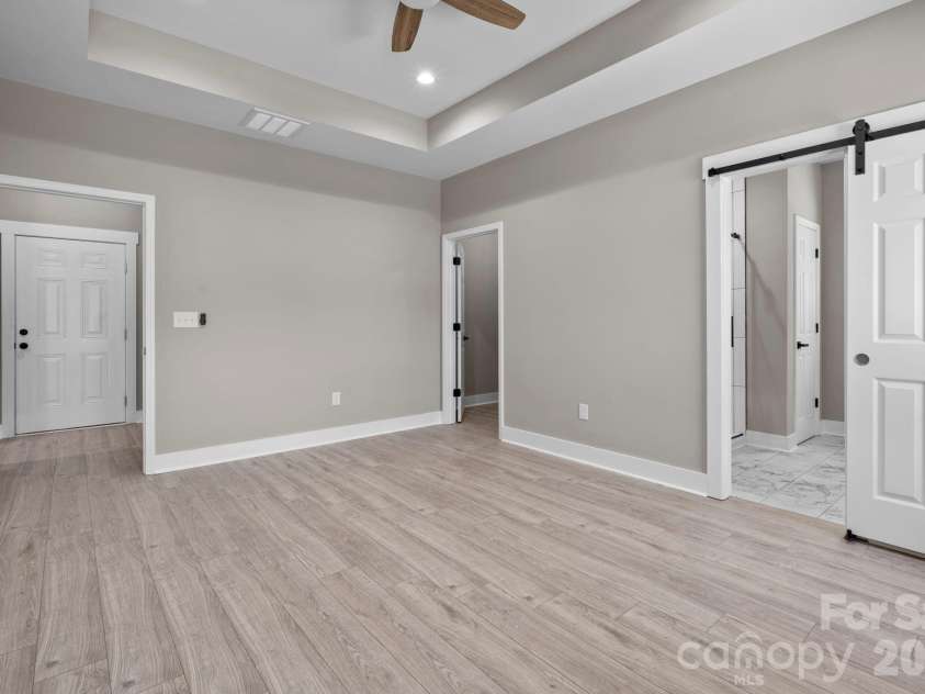 79 Crystal Mountain Drive, Hendersonville, NC 28739.  MLS# CAR4405803, YatesRealty ID 46705. 