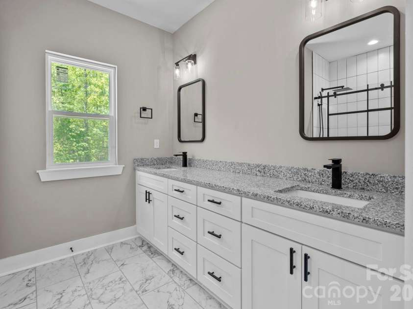 79 Crystal Mountain Drive, Hendersonville, NC 28739.  MLS# CAR4405803, YatesRealty ID 46705. 