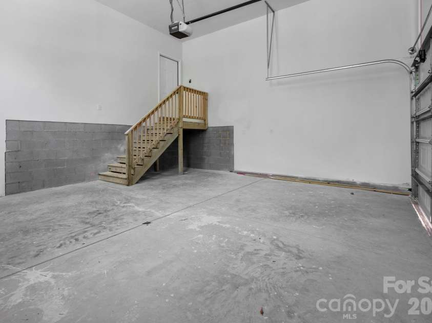 79 Crystal Mountain Drive, Hendersonville, NC 28739.  MLS# CAR4405803, YatesRealty ID 46705. 