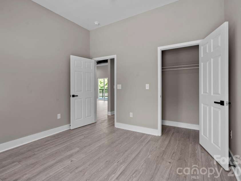 79 Crystal Mountain Drive, Hendersonville, NC 28739.  MLS# CAR4405803, YatesRealty ID 46705. 