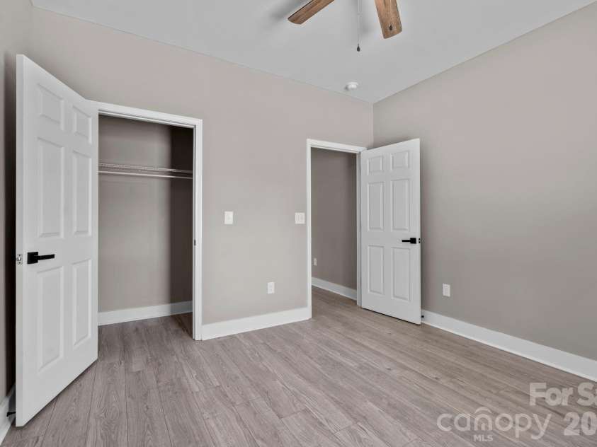 79 Crystal Mountain Drive, Hendersonville, NC 28739.  MLS# CAR4405803, YatesRealty ID 46705. 