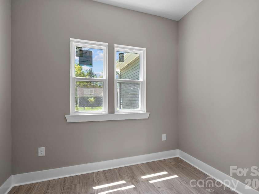 79 Crystal Mountain Drive, Hendersonville, NC 28739.  MLS# CAR4405803, YatesRealty ID 46705. 