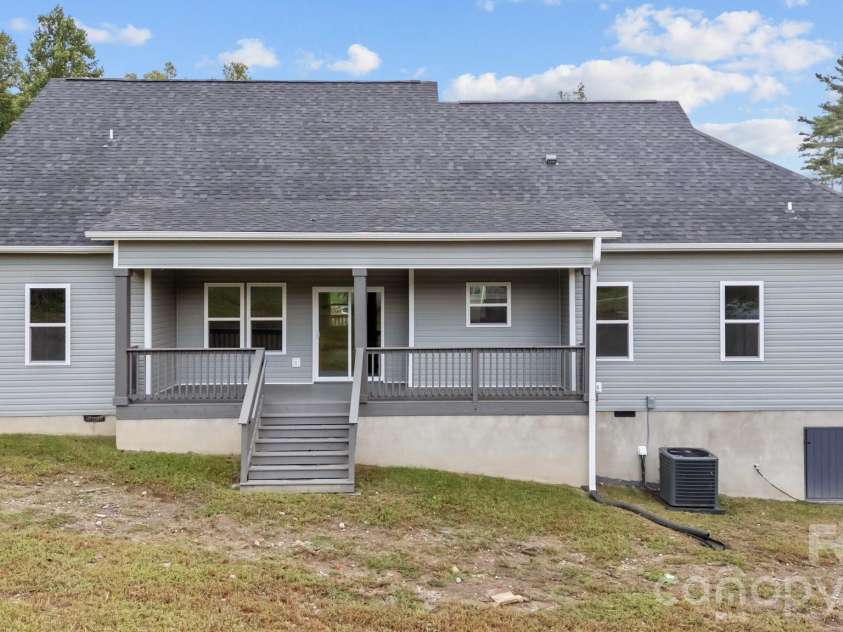 79 Crystal Mountain Drive, Hendersonville, NC 28739.  MLS# CAR4405803, YatesRealty ID 46705. 