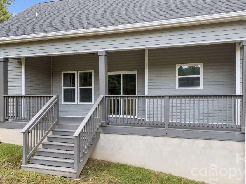 79 Crystal Mountain Drive, Hendersonville, NC 28739.  MLS# CAR4405803, YatesRealty ID 46705. 