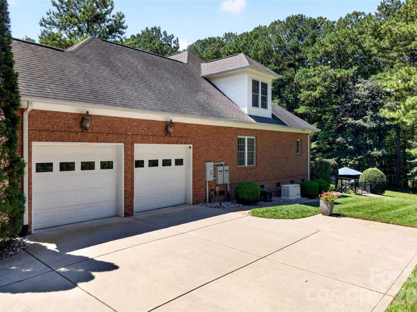 4565 River Hills Drive, Denver, NC 28037.  MLS# CAR4415518, YatesRealty ID 46706. Ample Parking