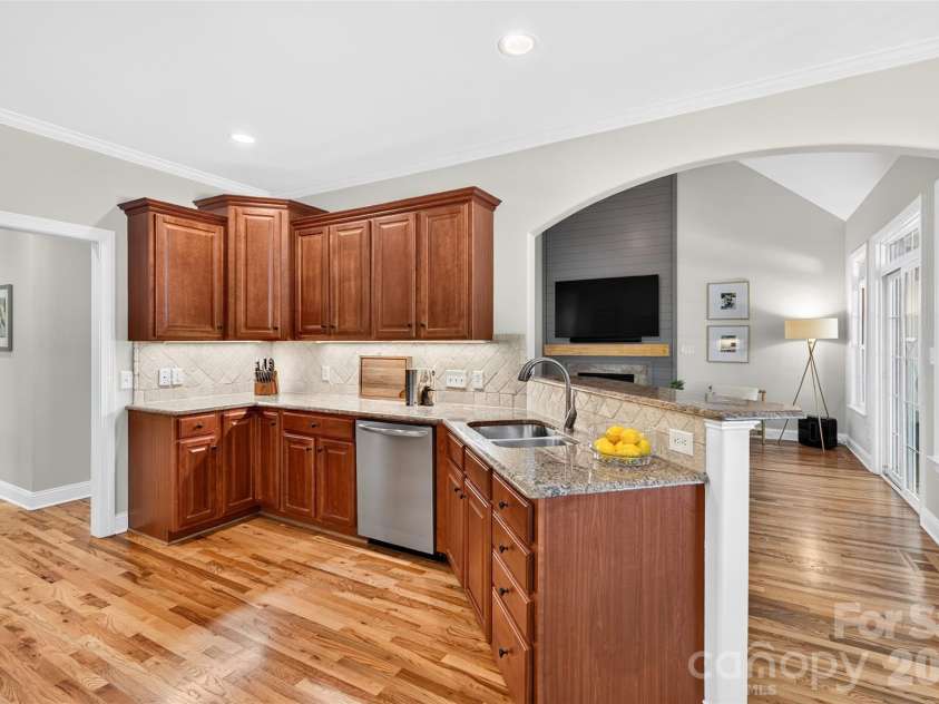 4565 River Hills Drive, Denver, NC 28037.  MLS# CAR4415518, YatesRealty ID 46706. Kitchen