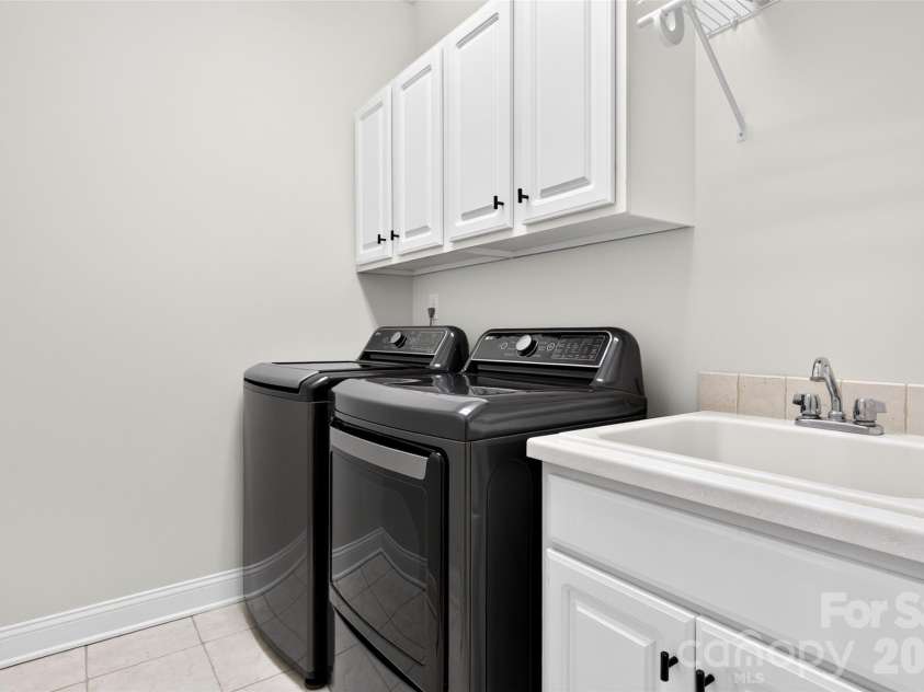 4565 River Hills Drive, Denver, NC 28037.  MLS# CAR4415518, YatesRealty ID 46706. Laundry Room Main Level