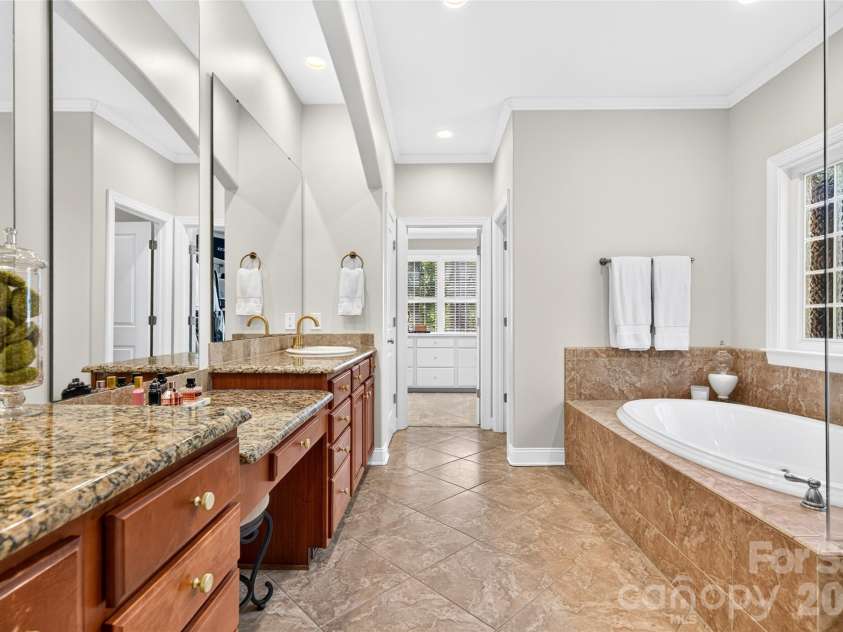 4565 River Hills Drive, Denver, NC 28037.  MLS# CAR4415518, YatesRealty ID 46706. Primary Bath Suite