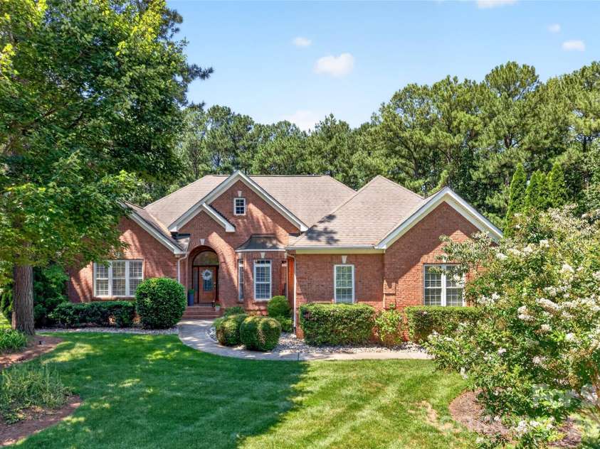 4565 River Hills Drive, Denver, NC 28037.  MLS# CAR4415518, YatesRealty ID 46706. Welcome Home to 4565 River Hills