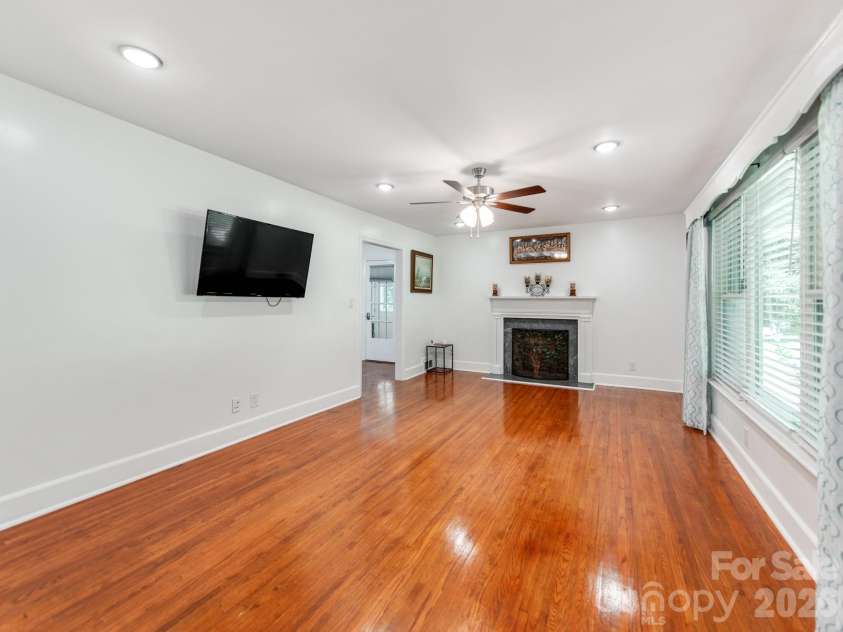 7124 Ridge Lane Road, Charlotte, NC 28262.  MLS# CAR4411281, YatesRealty ID 46708. 